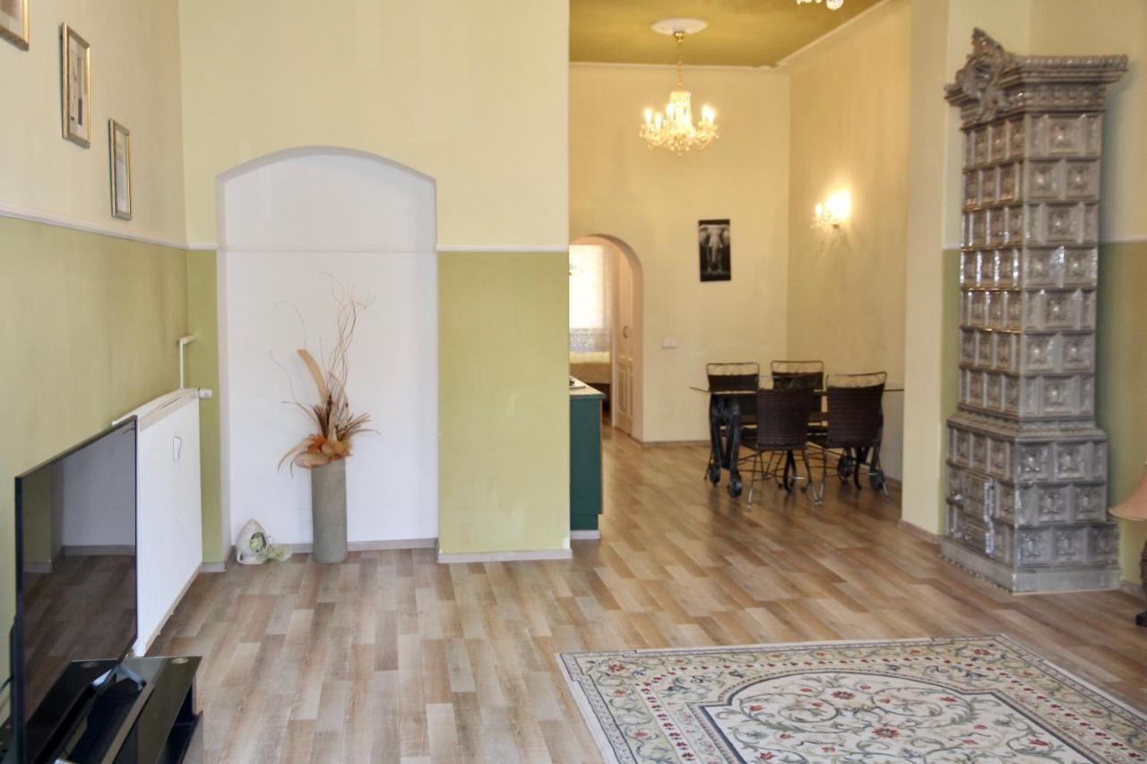 Apartman Sylva Na Stare Louce 42 Karlovy Vary Kültér fotó