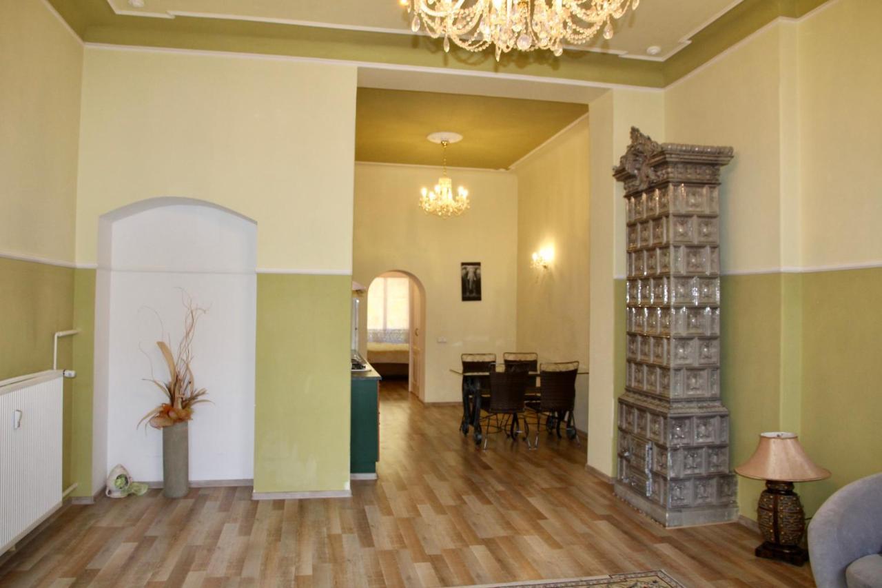 Apartman Sylva Na Stare Louce 42 Karlovy Vary Kültér fotó